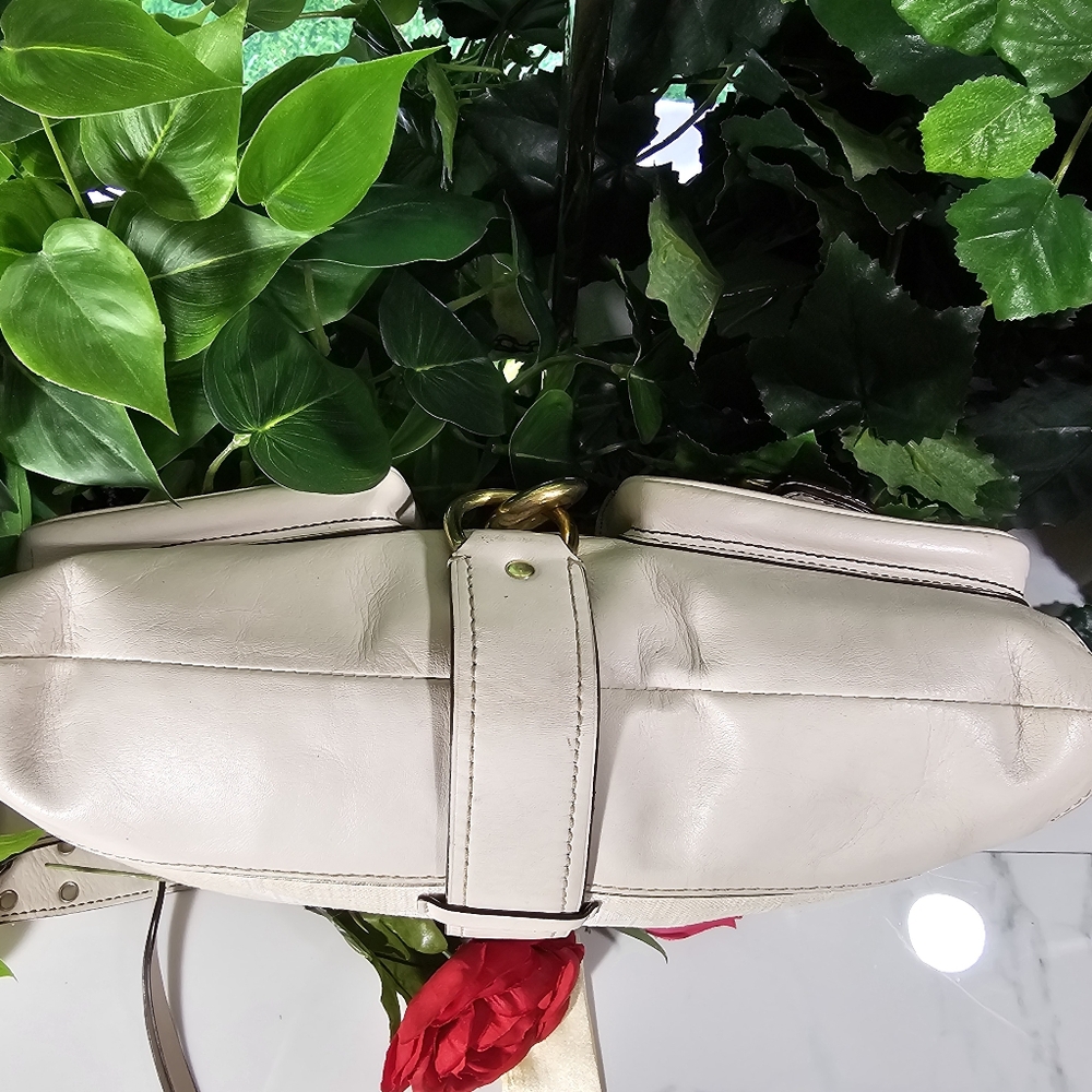 Coach Legacy Signature Ivory and Beige Shoulderbag | Handbag - Picture 9 of 15